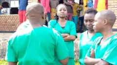 Abo bamenyeshamakuru bahagaritswe ku wa 22 z'ukwezi kw'icumi bari gutohoza amakuru ku gitero c'abitwaje ibirwanisho