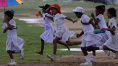 ශ්‍රී ලංකාවේ පාසල් දැරියෝ