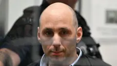 سیدرک یوبیلے کے نفسیاتی معائنہ سے پتہ چلا کہ وہ ایک غیر ذمہ دار انسان ہیں اور اُن کا بچین بھی بہت اچھا نہیں گزرا تھا