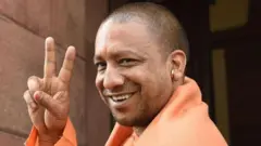 உத்தரப்பிரதேசம் : பாஜகவின் பலவீனமான செயல்பாடு; கேள்விக்குறியாகும் யோகி ஆதித்யநாத்தின் அரசியல் வாழ்க்கை