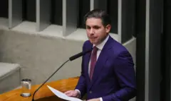 O presidente da Câmara dos Deputados, Hugo Motta, discursando em evento de abertura do ano legislativo, em Brasília, e 2 de fevereiro de 2026