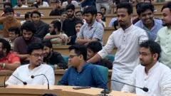 সিনেট ভবনে ফলাফল ঘোষণার সময়