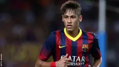 A﻿ watan Yunin 2013 Neymar ya sanya wa Barcelona hannu kan kwantaragin shekara biyar