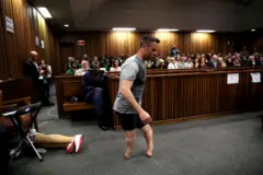 Jailed South African paralympic star Oscar Pistorius meet papa of girlfriend wey im kill