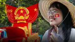 一名越南女大學生在胡志明街頭參加越戰結束50週年慶祝活動