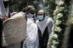 የኮቪድ ህሙማን ሲያክም የነበረው ዶክተር አይናለም አብርሃ ቀብር