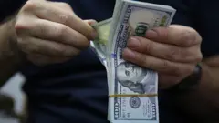 افزایش دوباره قیمت دلار در ایران به بیش از ۳۱ هزار تومان