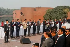 শপথ নিচ্ছেন মন্ত্রীরা