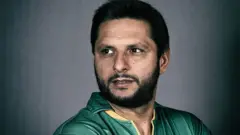 শহীদ আফ্রিদি, পাকিস্তানের সাবেক অলরাউন্ডার।