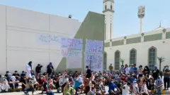 پ﻿ناهجویان درابوظبی 