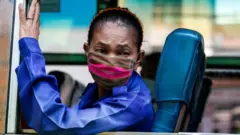 กระเป๋ารถเมล์