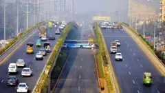 کلمہ چوک فلائی اوور، فائل فوٹو