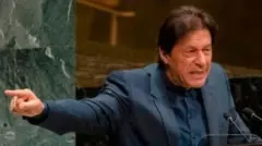 युनोमध्ये भाषण बोलताना इम्रान खान