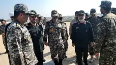 رسانه های ایران می گویند فرمانده پدافند مشترک هوایی و فرمانده نیروی هوافضای سپاه «توان رزم و آمادگی دفاعی» جزایر جنوب ایران را ارزیابی کردند