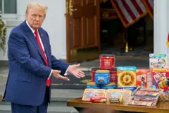 Donald Trump en una de sus actividades de campaña en que prometió bajar el precio de los alimentos durante su administración.