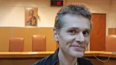 Винник в греческом суде после длительной голодовки (его выдачи долгое время добивались Россия, США и Франция)