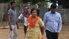 இடைத்தரகர், டிஎன்பிஎஸ்சி அலுவலக பணியாளரிடம் விசாரணை