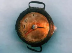 El momento de la explosión en un reloj.