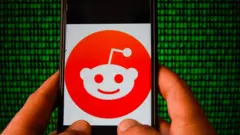 Телефон с логотипом Reddit