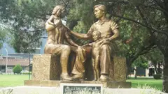 Un monumento a la familia en San Pedro