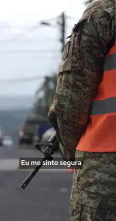 Homem armado em El Salvador
