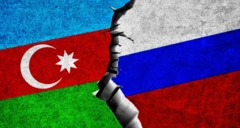 Azərbaycan, Rusiya bayraqları