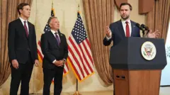 JD Vance junto a Jared Kushner y Steve Witkoff.