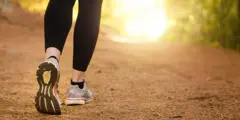 चालणं. 