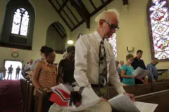 Persona rubia en una iglesia luterana en Minneapolis.