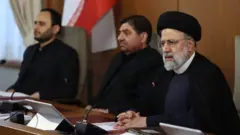 Pirezedantiin Iraan Ibraahim Rehisii (karaa mirgaa) walgahii kaabineerratti ''haleellaa tibbanaaf deebii otoo kenniin bira hin darbinu'' jedhan