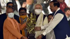 मोदी-योगी