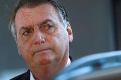 Bolsonaro prestes a entrarpara apostar futebolum carro após deixarpara apostar futebolcasa