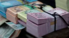 বাংলাদেশে বেশ কয়েকটি ব্যাংক টাকার সংকটে আছে 