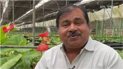 ફૂલોની ખેતી કરતા ખેડૂત