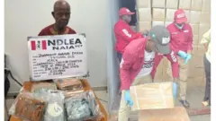 Baba naa; Ikwuakalom Nwakoro Emeka, lo gbe patako ẹsun ti wọn fi kan an dani yii, pẹlu awon oogun oloro ọhun. Awọn oṣiṣẹ ajọ NDLEA wa lapa ọtun ti wọn n to ẹru ofin naa