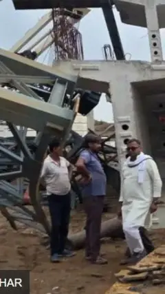 पूल कोसळला 