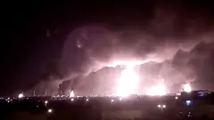 ألسنة اللهب تتصاعد بعد الهجوم الأخير للحوثيين على منشأتين نفطيتين لأرامكو السعودية