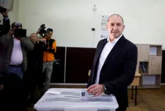 Ülkesinde başbakanlık görevini üstlenecek olan İlerici Bulgaristan Partisi lideri Rumen Radev 
