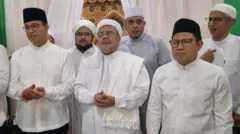 Bacapres dan bacawapres Koalisi Perubahan untuk Persatuan (KPP) Anies Baswedan dan Muhaimin Iskandar bersama mantan pimpinan Front Pembela Islam (FPI) Habib Rizieq Shihab di Petamburan, Jakarta Barat, Rabu (27/9)