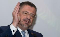 El presidente de Costa Rica en una rueda de prensa