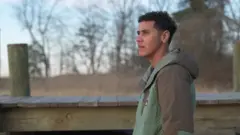 Rae olhando para paisagem