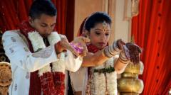 সুপ্রিম কোর্ট বলেছে যে হিন্দু বিবাহ একটি ‘সংস্কার’ এবং তা একটি অনুষ্ঠান করে সঠিক রীতি মেনে সম্পন্ন করা উচিত