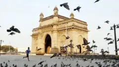 कोरोनामुळे गेटवेवर कुणीच दिसत नाही