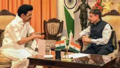 தமிழ்நாடு ஆளுநர் ஆர்.என். ரவியை சந்தித்த தமிழ்நாடு முதல்வர் மு.க. ஸ்டாலின்