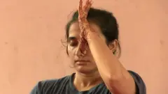 యోగా చేస్తున్న ముస్లిం మహిళ