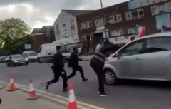 صحنه ای از فیلمی که درگیری ها را نشان می دهد