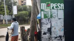 Dhaabbilee telekoomii biyya alaa Itoophiyaatti eeyyama argatan keessaa Safaariikoom kan jalqabaati