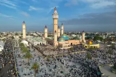 Des millions de personnes se rassemblent à Touba, au Sénégal, le 13 août 2025, pour commémorer le départ en exil au Gabon en 1895, de Cheikh Ahmadou Bamba, fondateur de la confrérie mouride. 