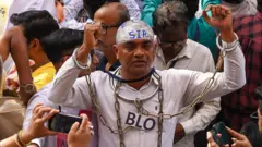 બીબીસી ગુજરાતી, ગુજરાત, બીબીસી, અમદાવાદ, પશ્ચિમ બંગાળ, ભારતનું ચૂંટણીપંચ SIR વિરોધ મોદી મમતા કૉંગ્રેસ ટીએમસી ભાજપ અમિત શાહ મતદાર યાદી મતદાન