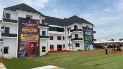 Seraphic Home bụ ụlọọgwụ ma bụrụkwa ụlọ nleta ndị kara nka nakwa ebe a na-agwọ ndị nwere ọrịa ụbụrụ isi na-efu